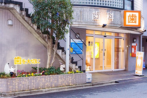 店舗前と花壇